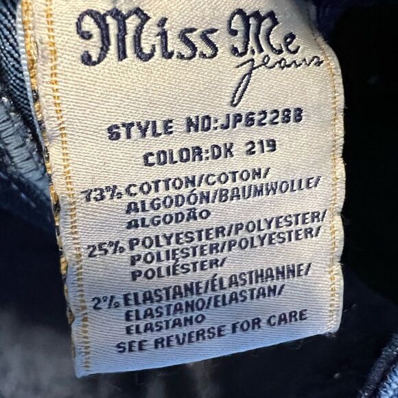 Miss me (NWOT) size 27 low-rise rhinestone embellished & rhinestone button - Picture 4 of 10